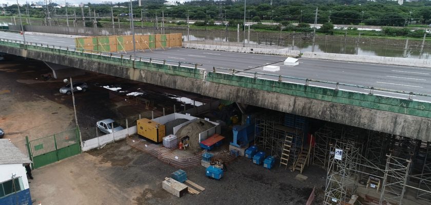 Obra emergencial no Viaduto Marginal Pinheiros